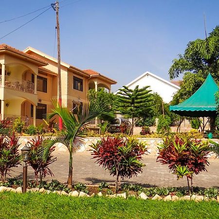 Apricot Guest House Kampala Exterior photo