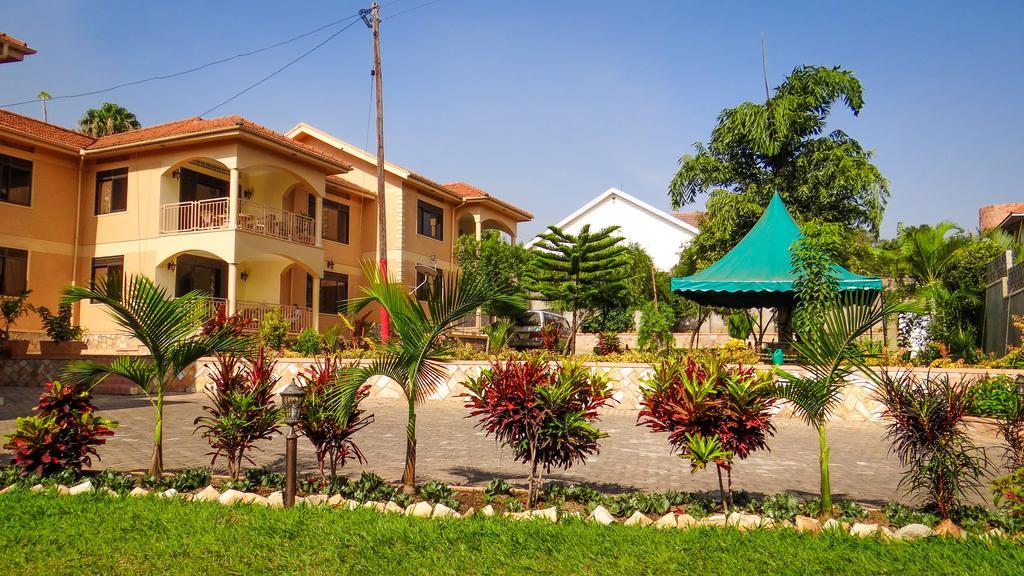 Apricot Guest House Kampala Exterior photo