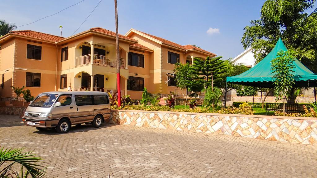 Apricot Guest House Kampala Exterior photo